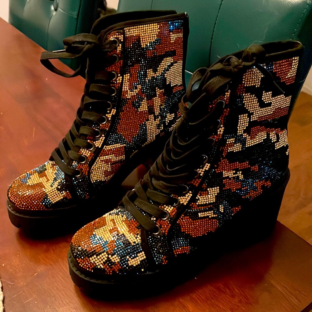Steve Madden Camo multi boots.
